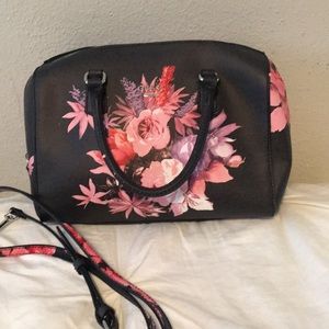 Guess Ashvil Rose Floral hand bag🌸